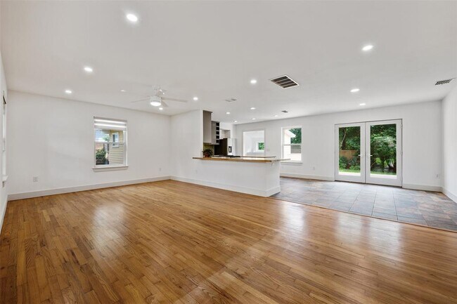 Foto del edificio - 2606 W 48th St