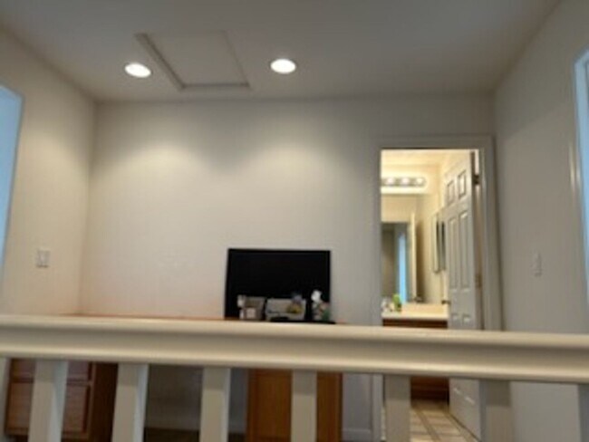 Foto del edificio - Experience Modern Comfort in This Newer Sp...