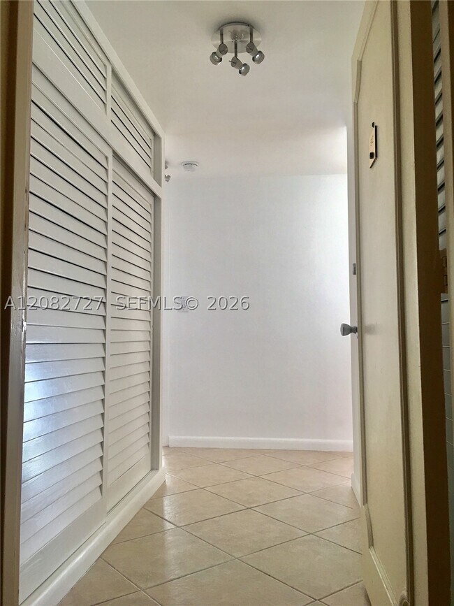 Foto del edificio - 1408 Brickell Bay Dr