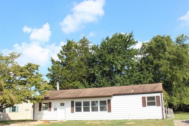 Building Photo - 71 Saxton Rd