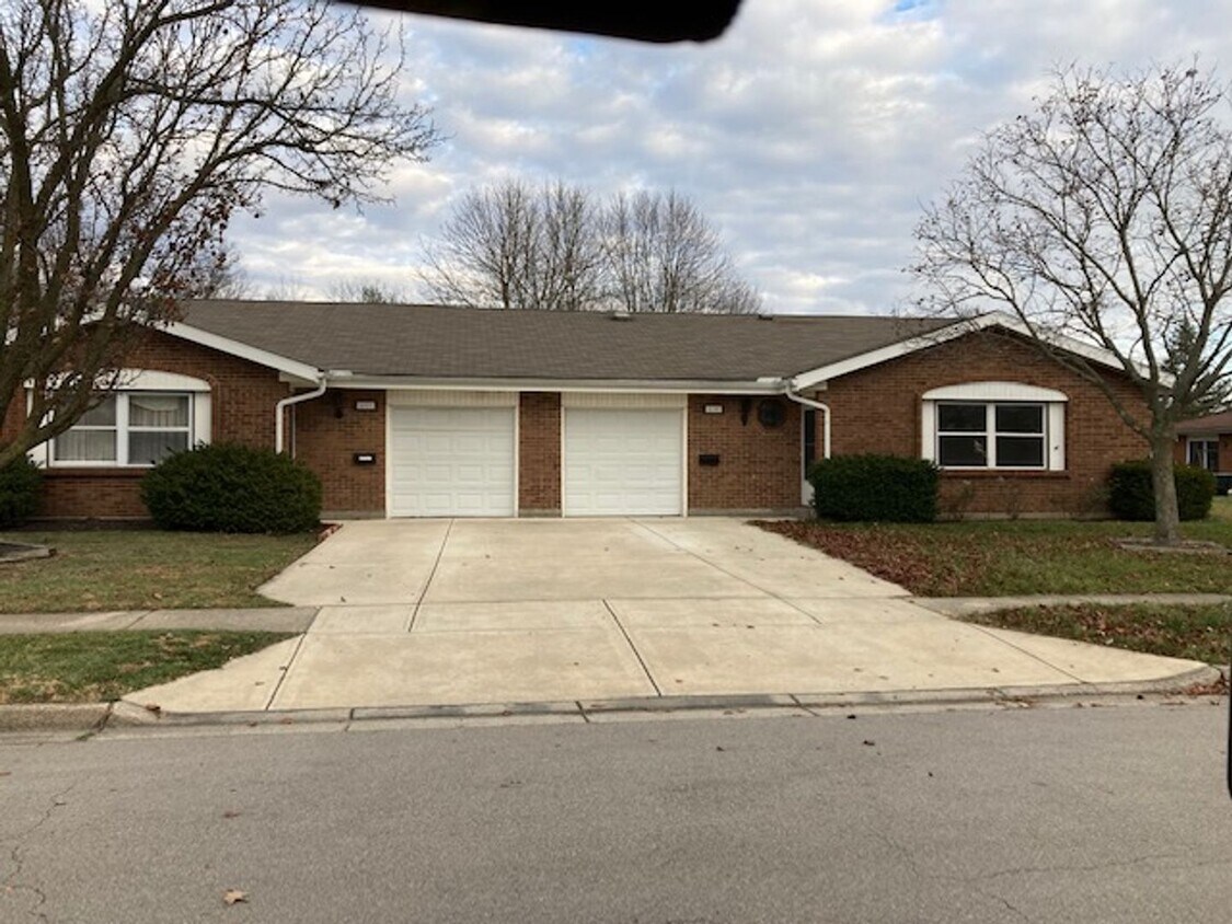 43054307 Forestview Ct Unit 4305, Englewood, OH 45322 Room for Rent