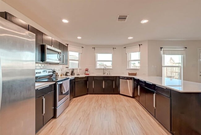Foto del edificio - 16330 Oakside Hollow Ln