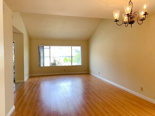 Sala de estar - vista 1 - 2546 Cranberry Ln