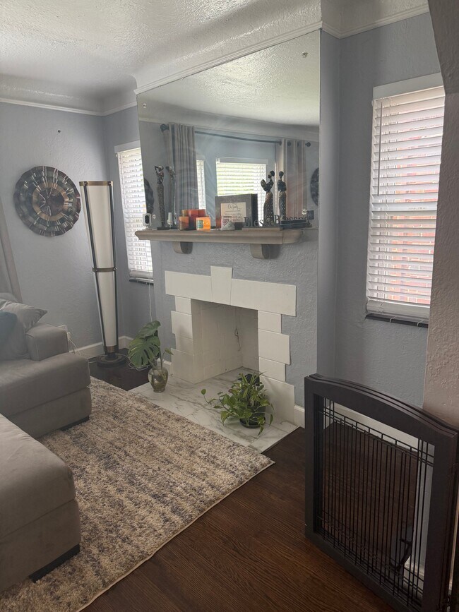 Foto del edificio - 18506 Snowden St