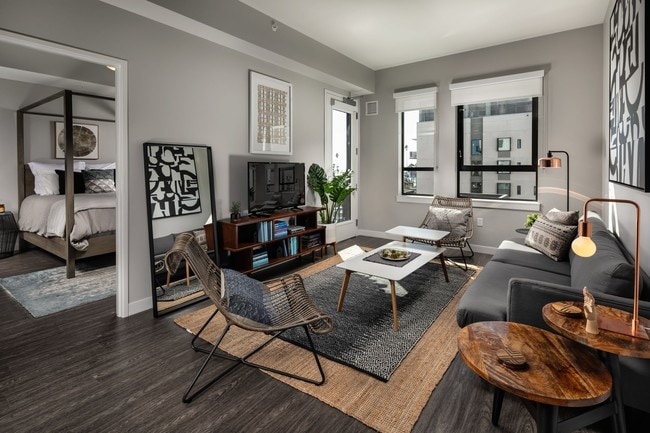Pierside South apartments — community photo - Pierside South