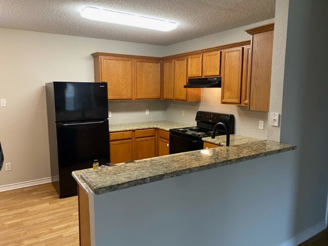 Foto del edificio - 501 Summer Tree Ct