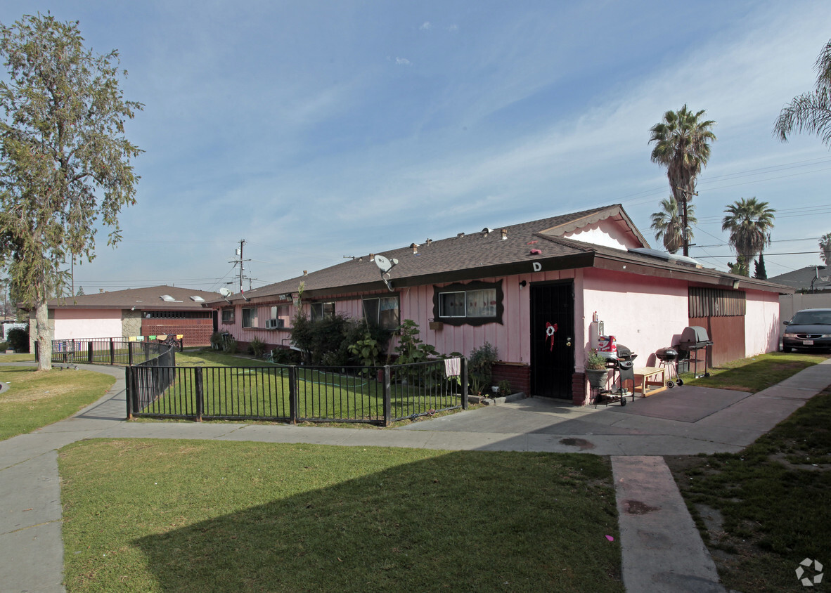 Primary Photo - Banyan Apartments