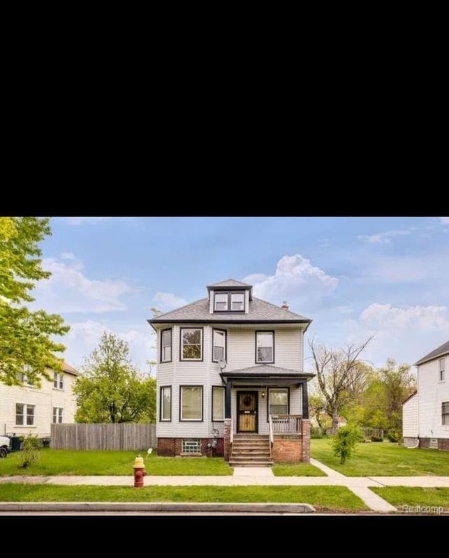 Building Photo - 2244 Parker