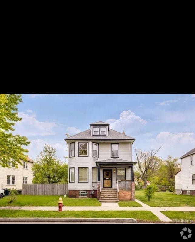 Building Photo - 2244 Parker