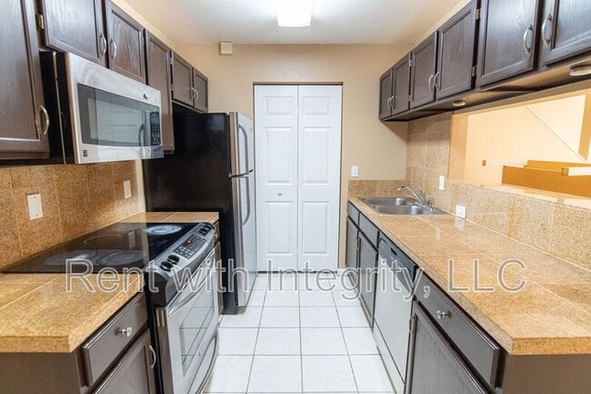 Photo - 2186 Timberwood Cir N House