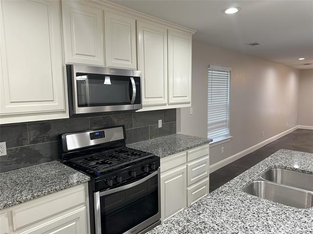 Building Photo - 208 E Walker St