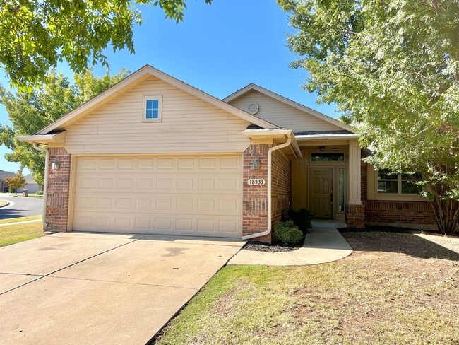 Home in the VALENCIA neighborhood in Edmond! - Home in the VALENCIA neighborhood in Edmond!