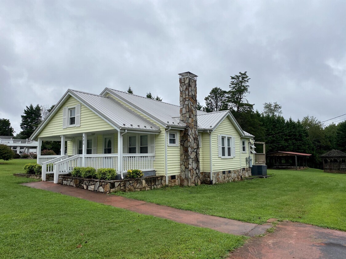 Primary Photo - 580 Traphill Rd