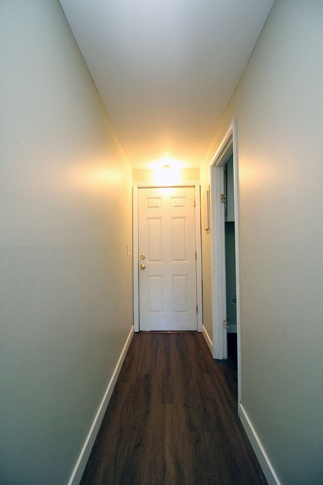 Foto del edificio - 18245 E Burnside St