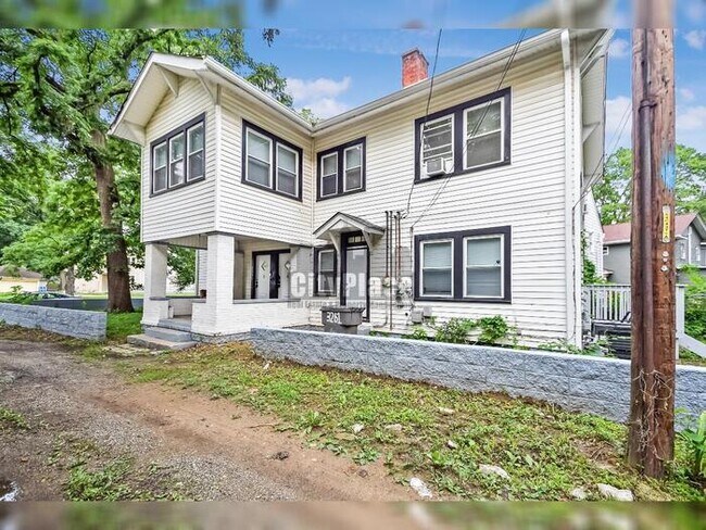 Foto del edificio - 3261 Carrollton Ave