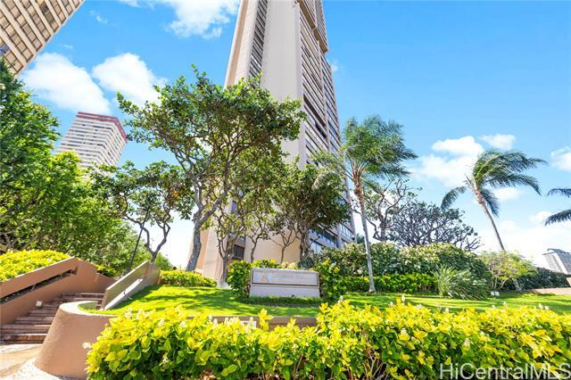 Building Photo - 581 Kamoku St