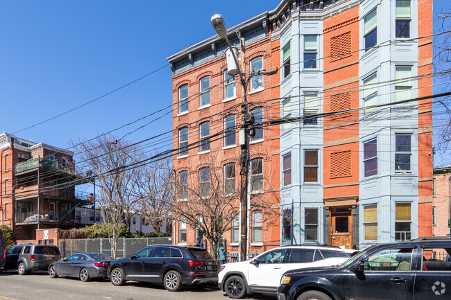 Building Photo - 128 Bright St
