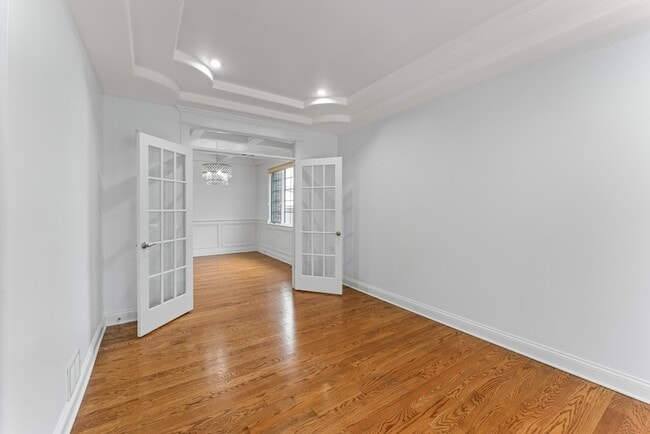 Building Photo - 9743 Oak Park Ave