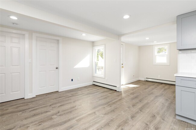 Building Photo - 570 Broadway