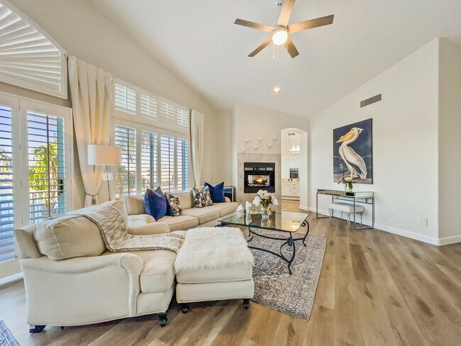 Foto del edificio - 1240 W Edgewater Dr