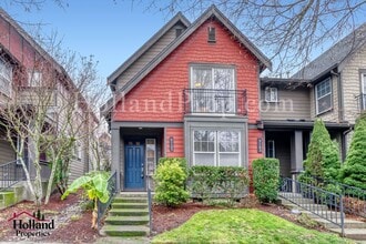 Building Photo - 7135 NE Stonewater St