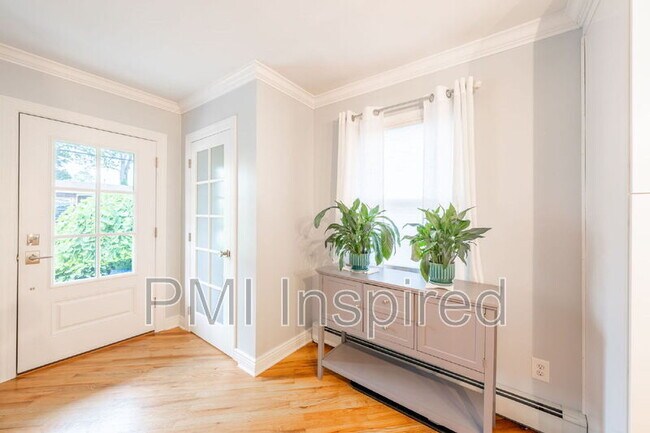 Foto del edificio - 446 Monmouth Ave