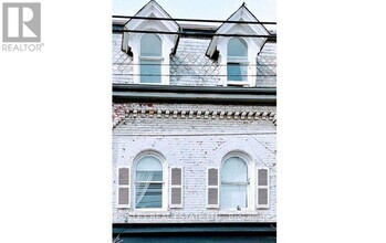 Building Photo - 988-988 Queen St W