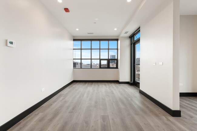 Building Photo - 1123 W Randolph St