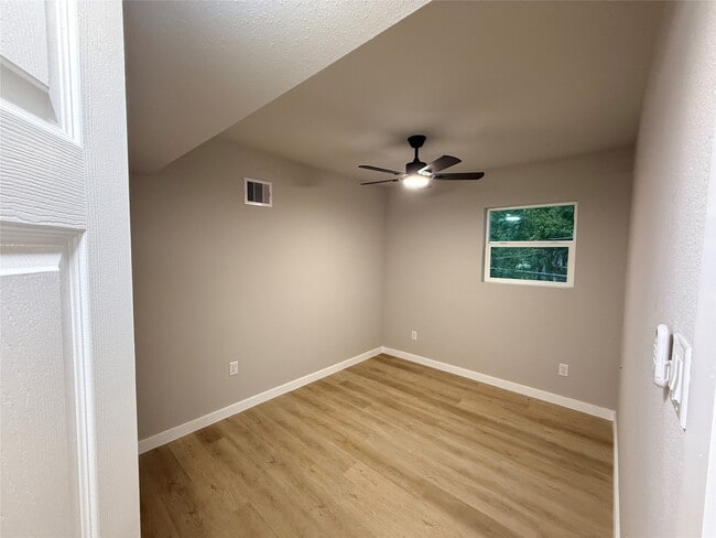 Building Photo - 5238 Pease St