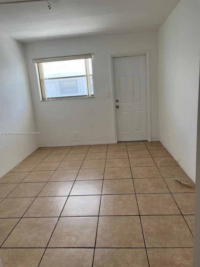 Foto del edificio - 1 bedroom in Hallywood FL 33020