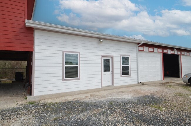 Building Photo - 2002 County Rd 55