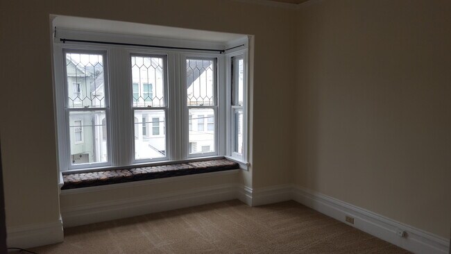 Building Photo - 447 4th Ave