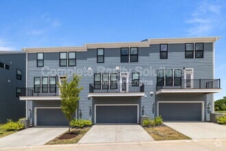 Building Photo - 16525 Yellow Wood Dr