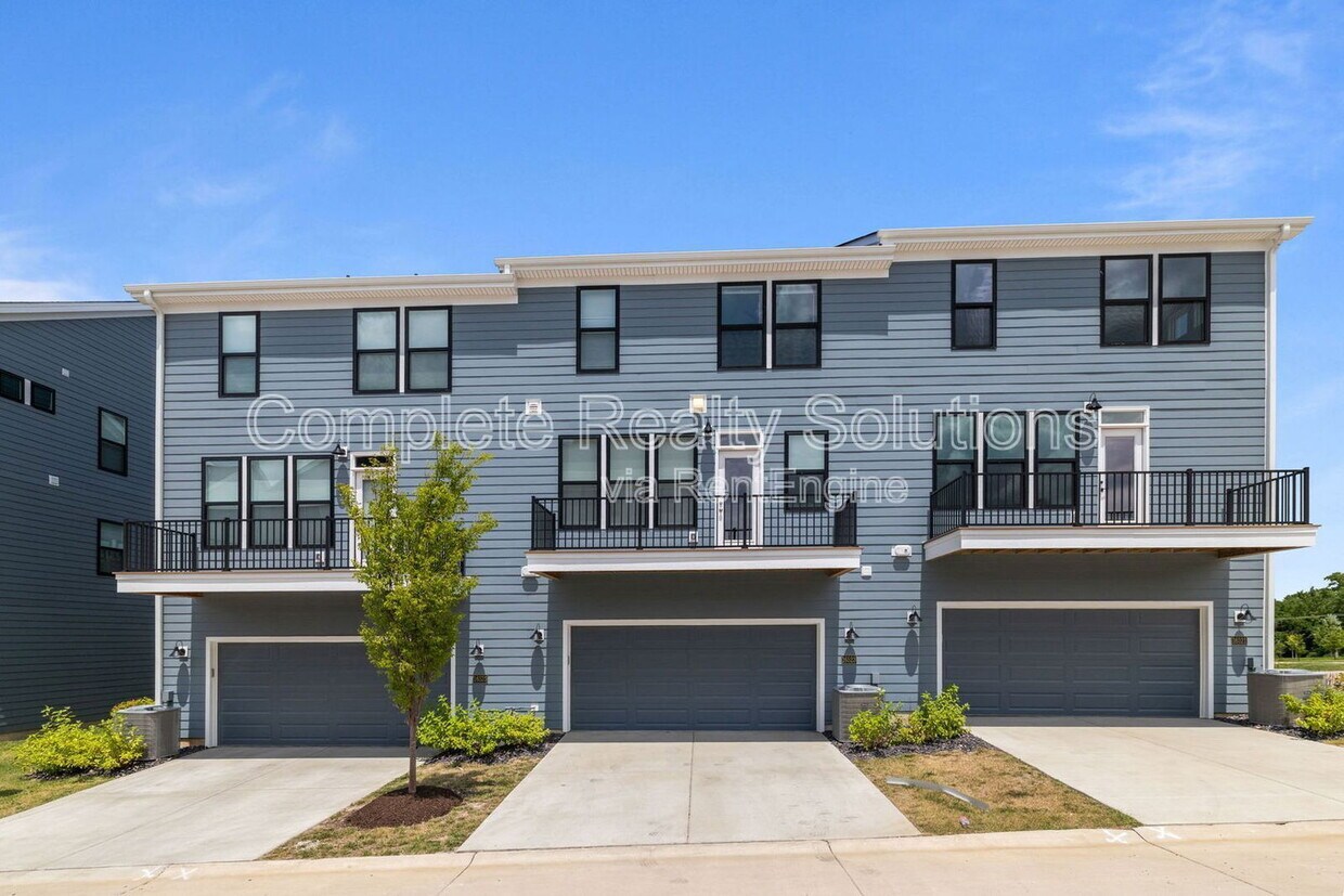 Foto principal - 16525 Yellow Wood Dr