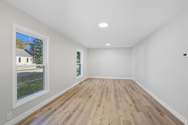 Building Photo - 259 Cossairt Ave