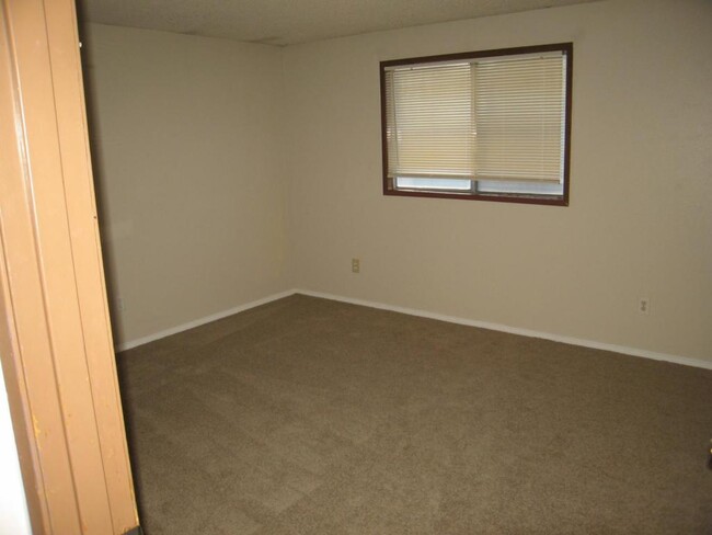 Foto del edificio - 4619 Polaris St NE ;  Apt B.