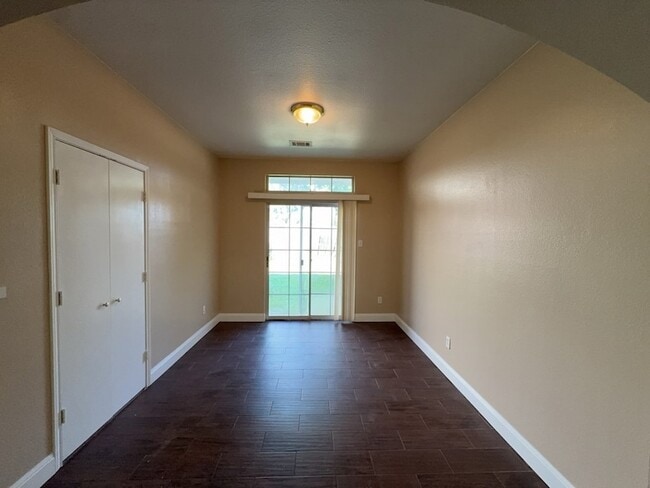 Building Photo - 317 Oak Meadow Ln