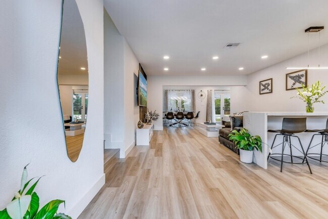 Foto del edificio - 834 SW 14th Ct