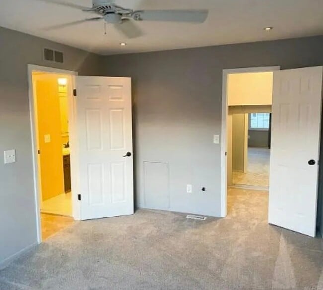 Building Photo - 15877 Cambridge Dr