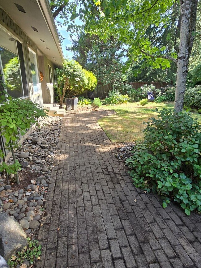 Foto del edificio - Popular West Linn! Tons of Space and great...