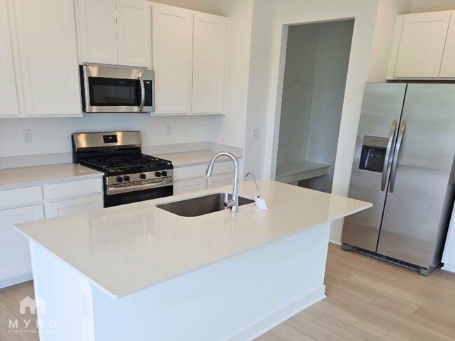 Building Photo - 16960 Sandhurst Pl