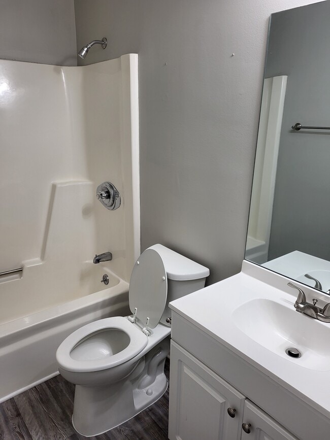 Foto del edificio - 313 Churchill Dr