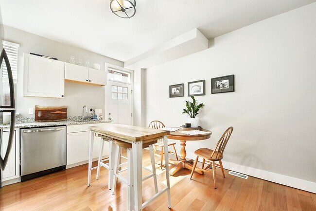Foto del edificio - Completely remodeled 2 bedroom/office in Lawrenceville