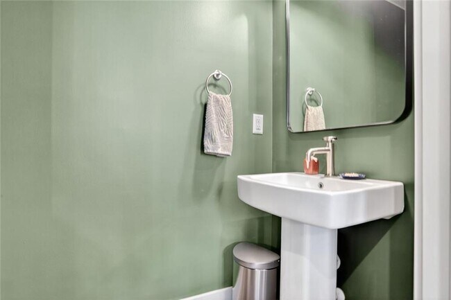 Foto del edificio - 1220 Oxley Pl NW