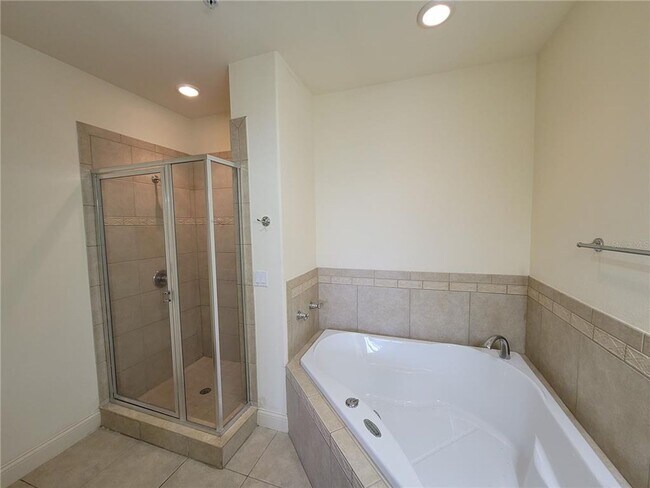 Building Photo - 2780 Bella Vista Dr