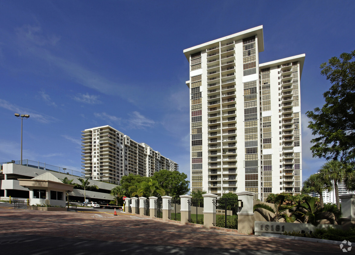 Primary Photo - Tower at Biscayne Cove