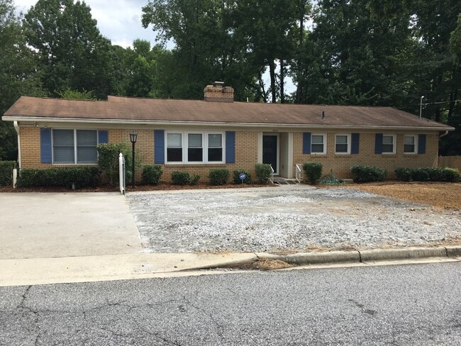 Building Photo - 2700 Edwards Rd