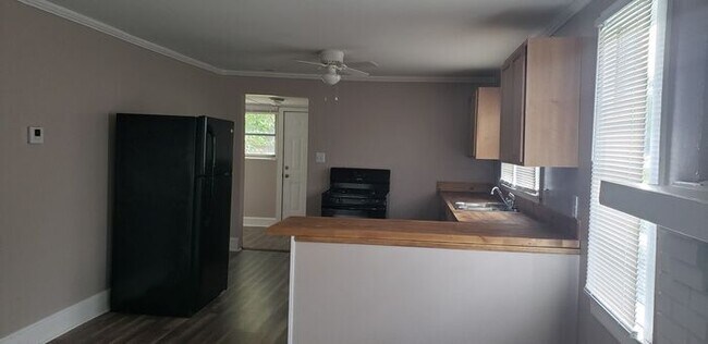 Foto del edificio - 105 Ross Rd