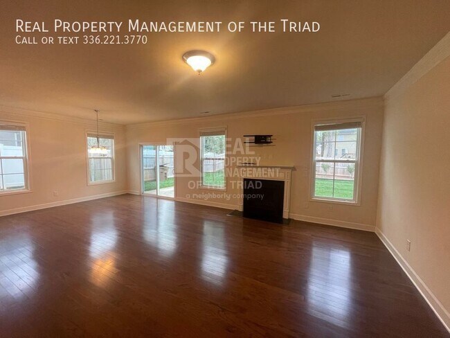 Foto del edificio - 306 Summerwalk Rd
