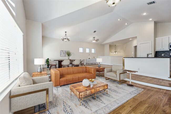 Foto del edificio - 9829 Riddlelink Ln